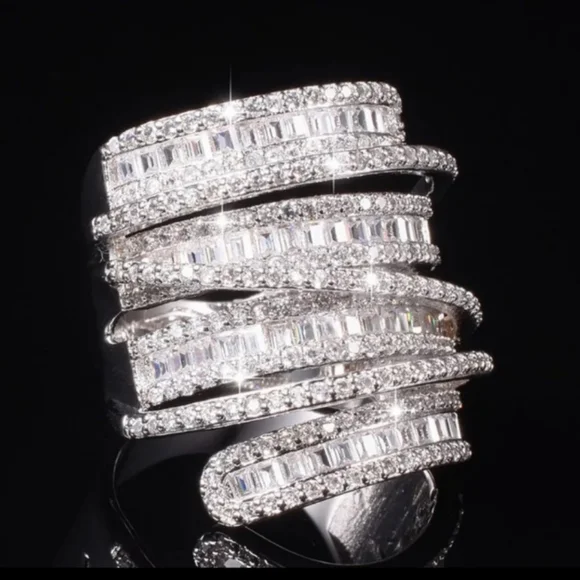2 HOUR SALE! Beautiful 3.4CT Wide CZ Silver Ring! Wow!!🤍🤍🤍🤍✨✨✨✨ - Picture 2 of 8
